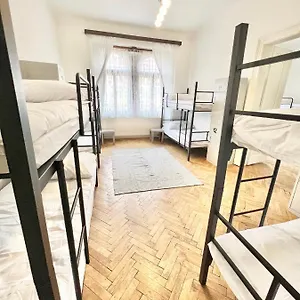 https://hostel-prague.praguehotelsweb.com